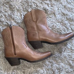 Women’s boots Sz. 8.5